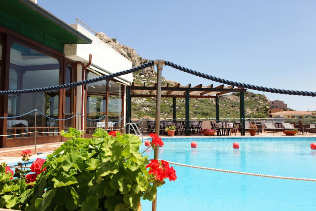 Hotel Miralonga Ла-Маддалена Екстер'єр фото