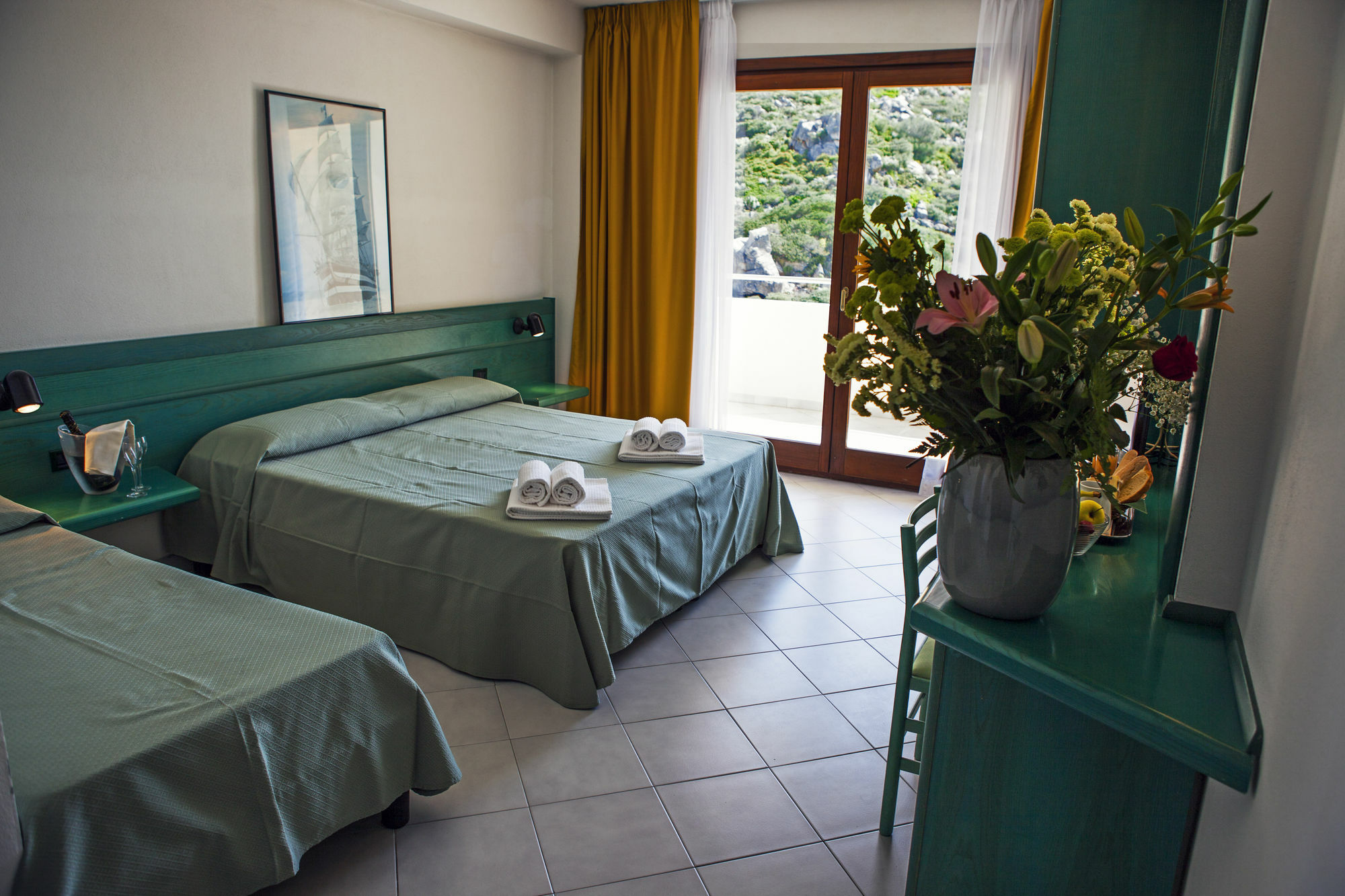 Hotel Miralonga Ла-Маддалена Екстер'єр фото